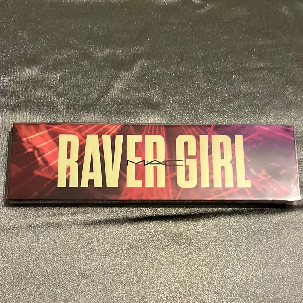 MAC Cosmetics Raver Girl Eyeshadow Palette
